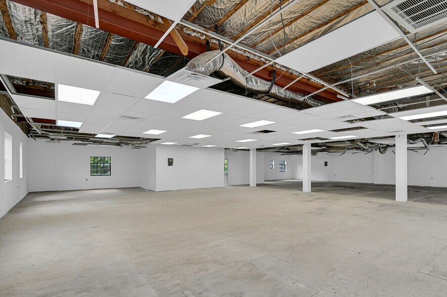 More Photos Of 4 Union Pl, Newton Flex For Lease