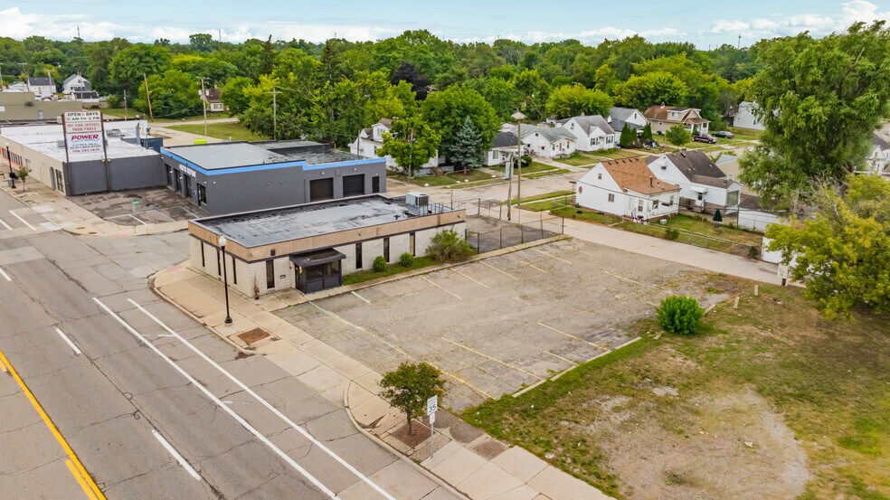 More Photos Of 21511 Van Dyke Ave, Warren Bank For Sale
