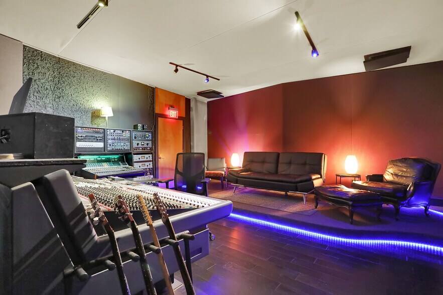 More Photos Of 2258 Young Ave, Memphis Loft Creative Space For Sale