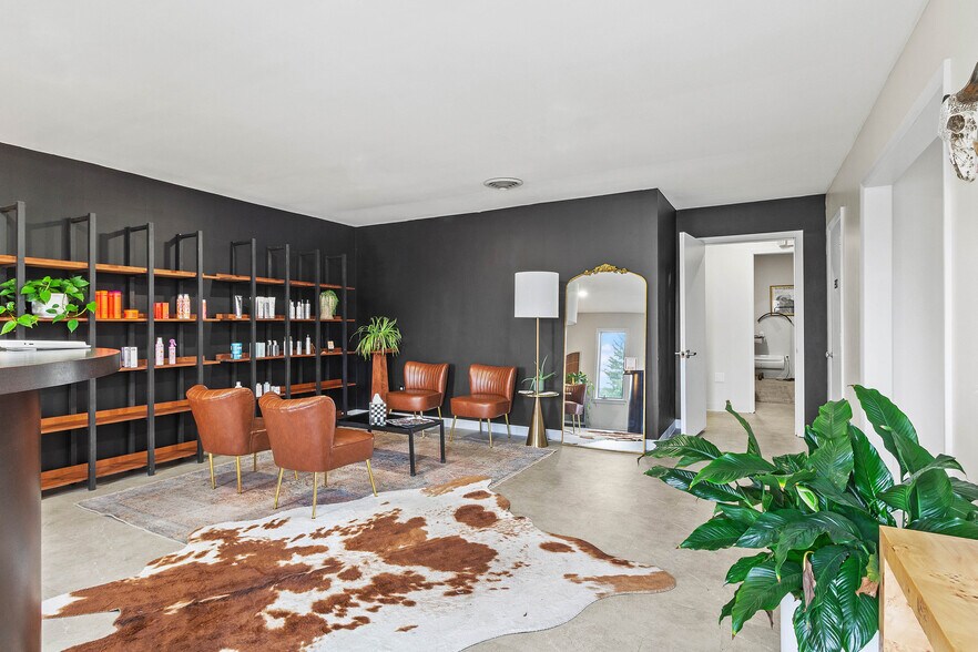 More Photos Of 643 Bodey Cir, Urbana Storefront Retail Office For Sale