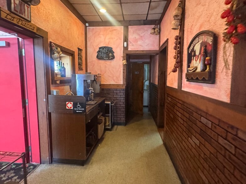 More Photos Of 1705 Columbus Ave, Bay City Restaurant For Sale