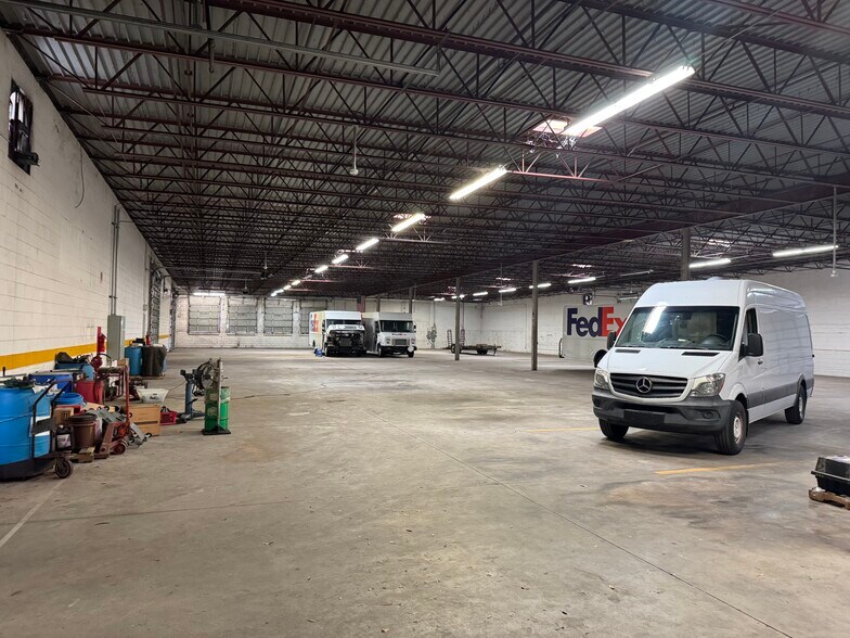 More Photos Of 12501 Metro Pky, Fort Myers Warehouse For Sale
