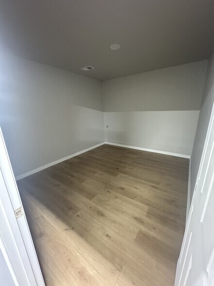 More Photos Of 325 New Neely Ferry Rd, Mauldin Warehouse For Lease