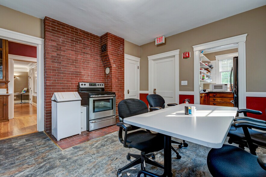 More Photos Of 8 Church St, Westborough Office Residential For Lease