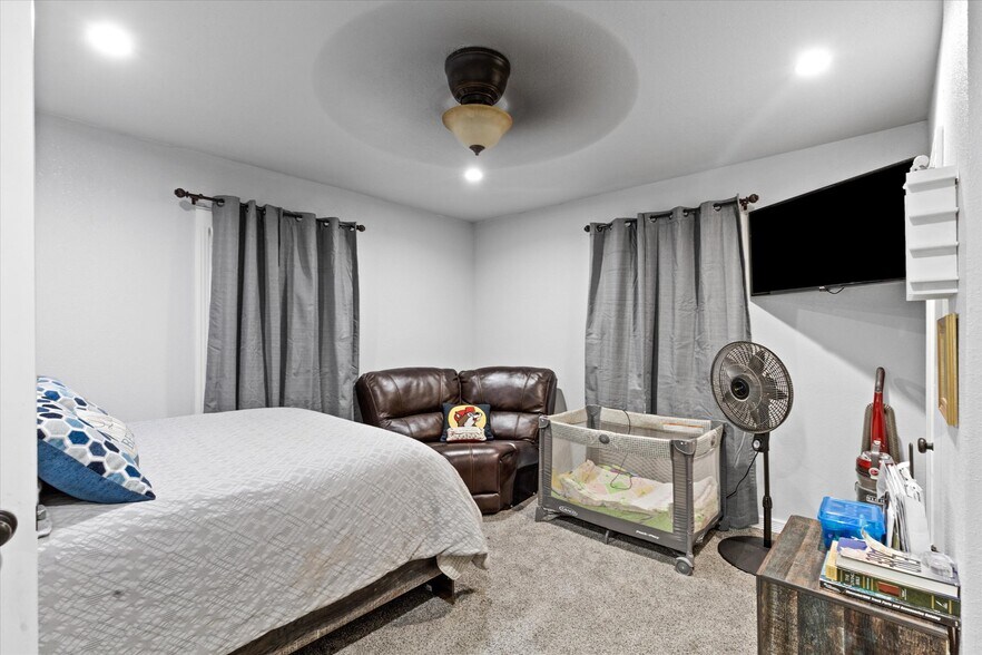 More Photos Of 725 Holmes Dr, Granbury Auto Repair For Sale