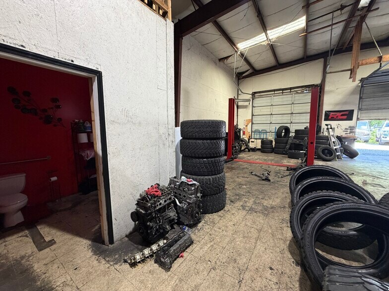 More Photos Of 3803 Paris Rd, Chalmette Warehouse For Sale