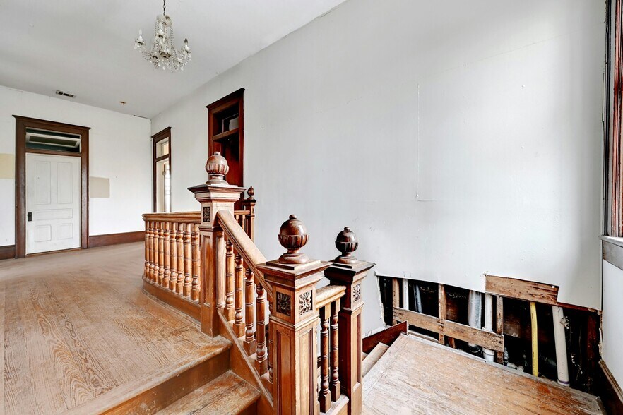 More Photos Of 709 N Lexington St, Manor Specialty For Sale