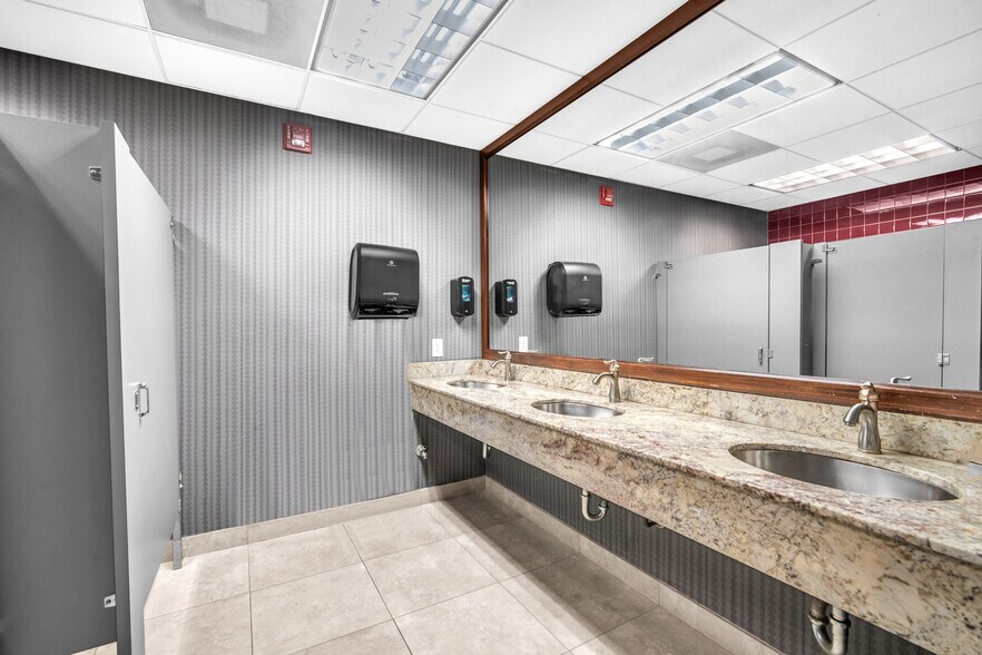 More Photos Of 399 NW 2nd Ave, Boca Raton Office For Lease