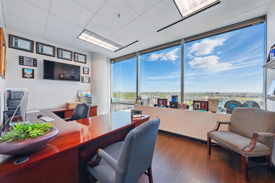 More Photos Of 9999 Bellaire Blvd, Houston Medical For Lease