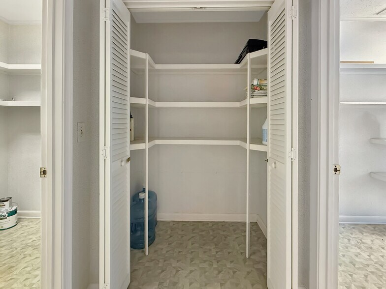 More Photos Of 420 Durant St, South Hill Office For Sale