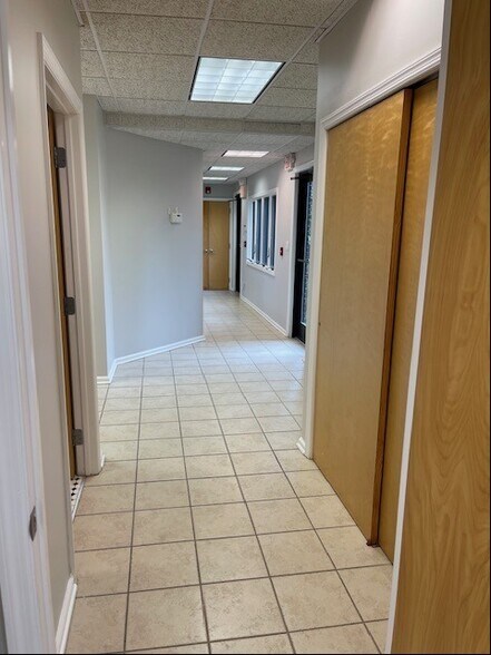 More Photos Of 513R Raritan Ave, Highland Park Office Residential For Lease