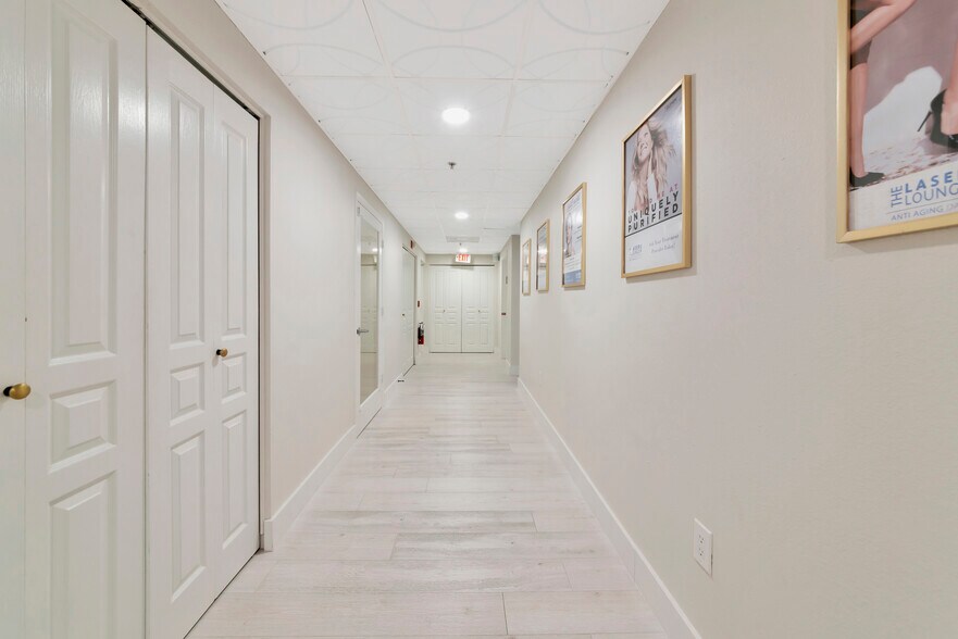 More Photos Of 1345 2nd St, Sarasota Office Residential For Sale