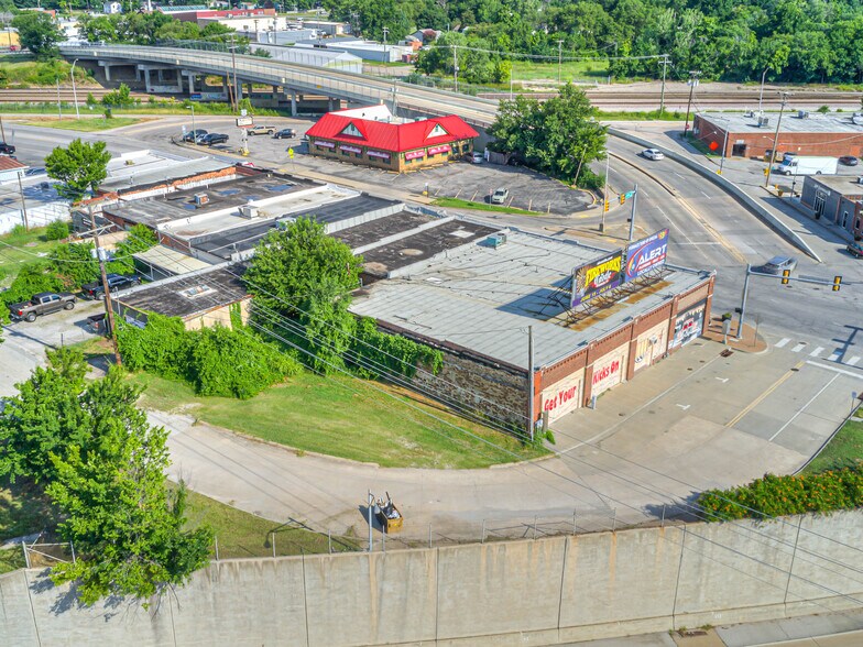 More Photos Of 4067 Southwest Blvd, Tulsa General Retail For Sale