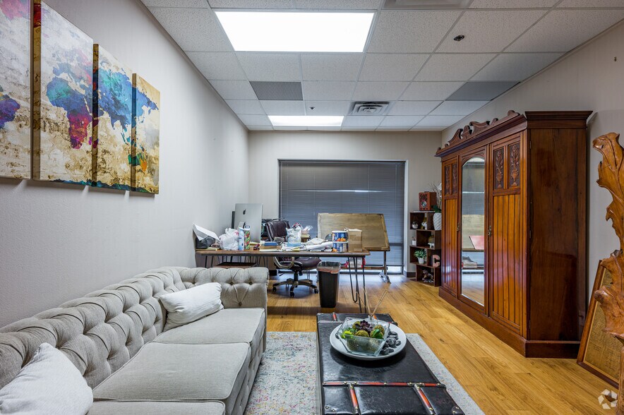 More Photos Of 4215 N Beltwood Pky, Dallas Industrial For Lease