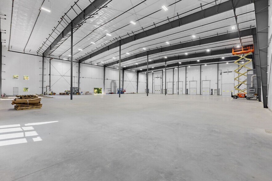 More Photos Of 280 Fields Ln, Brewster Village Warehouse For Lease