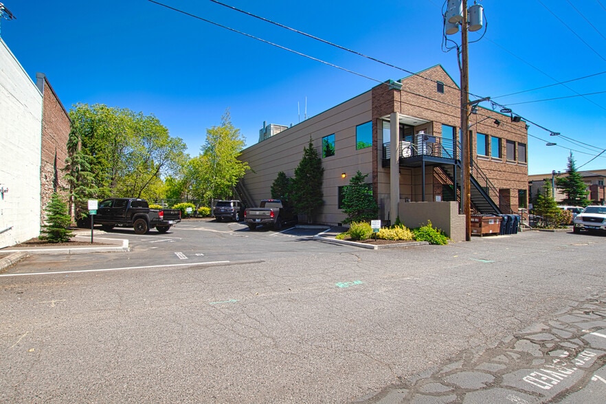 More Photos Of 141 NW Greenwood Ave, Bend Loft Creative Space For Lease