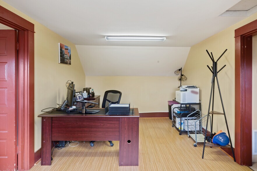 More Photos Of 19679 Front St, Poulsbo Office For Sale