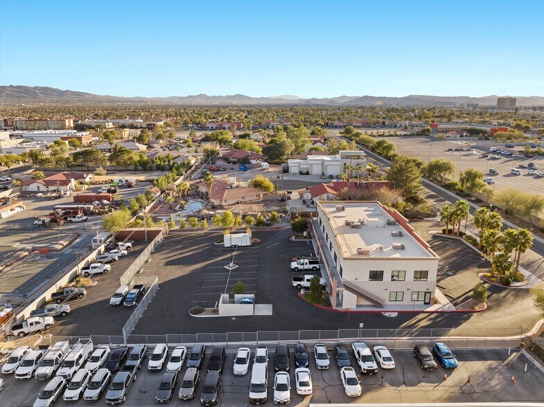 More Photos Of 7080 La Cienega St, Las Vegas Office For Sale