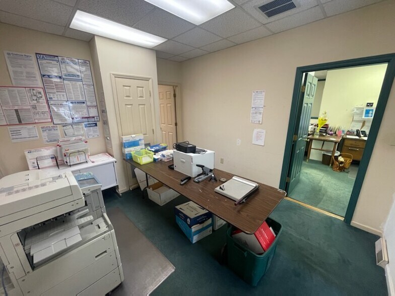 More Photos Of 5100 Bernard Dr, Roanoke Medical For Sale