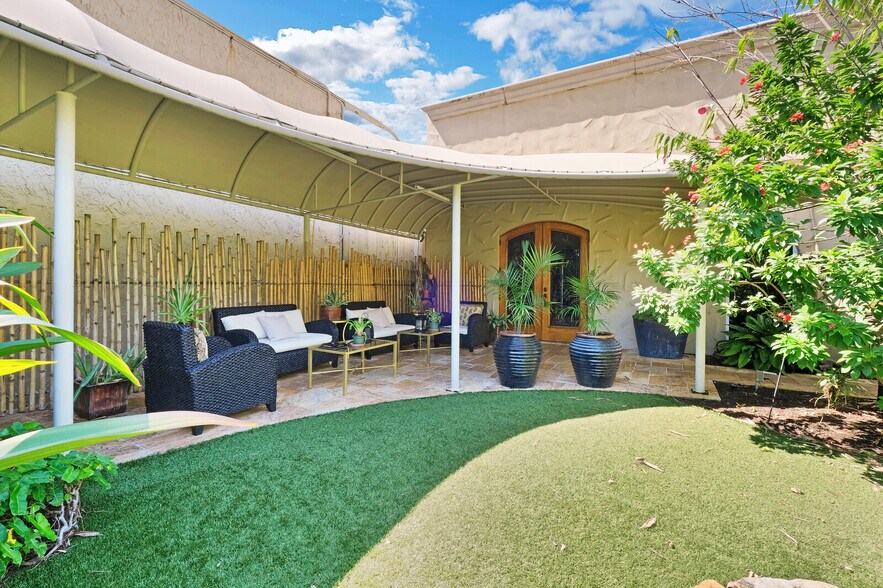 More Photos Of 4351 NE 12th Ter, Oakland Park Restaurant For Sale