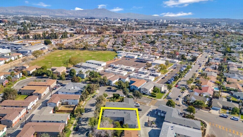 More Photos Of 977 Valencia St, Costa Mesa Apartments For Sale