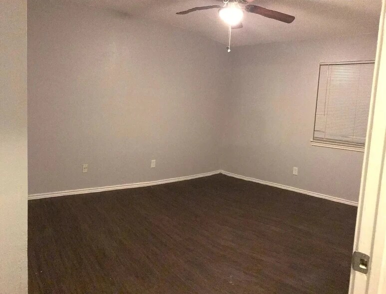 More Photos Of 8201 Riverstone Dr, Austin Multifamily For Sale