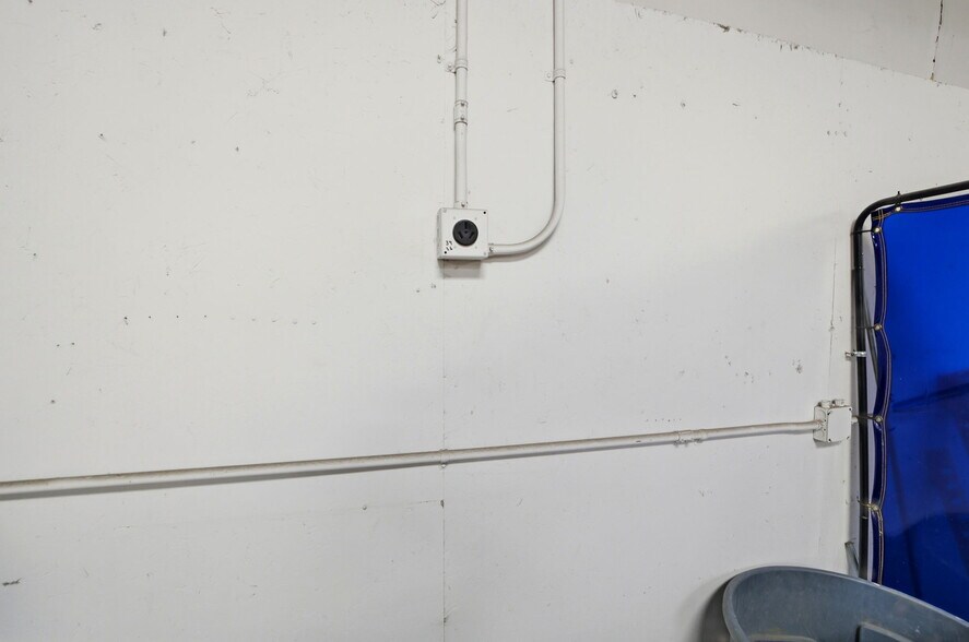 More Photos Of 114 5th St, Fowler Industrial For Lease