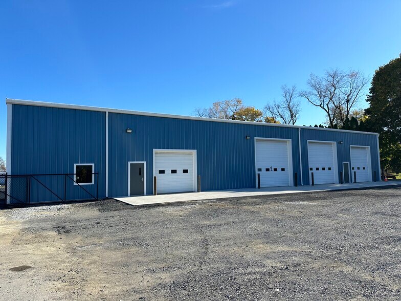 More Photos Of 185 Hempt Rd, Mechanicsburg Warehouse For Lease