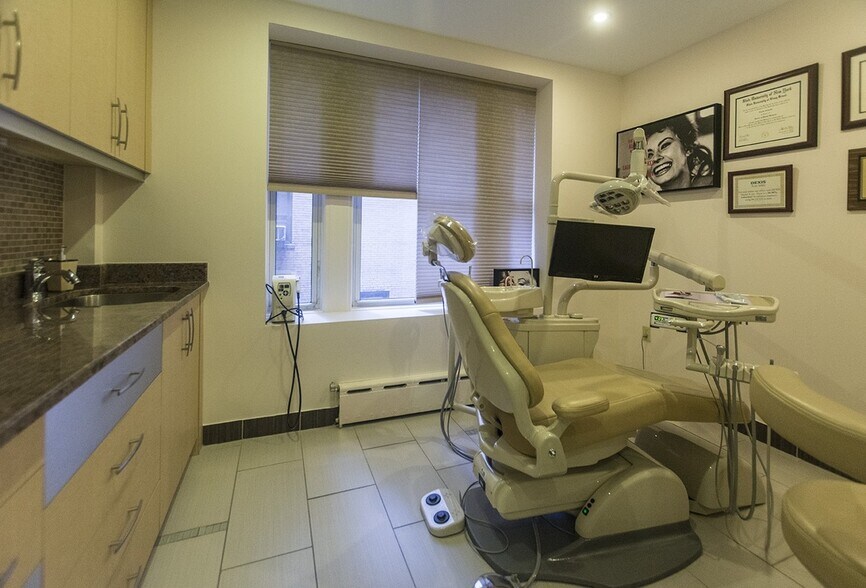 Primary Photo Of 104-110 E 40th St, New York Medical For Lease