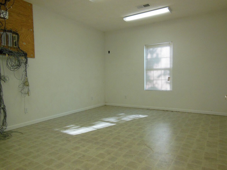 More Photos Of 144 Lincoln Place Ct, Belleville Medical For Sale