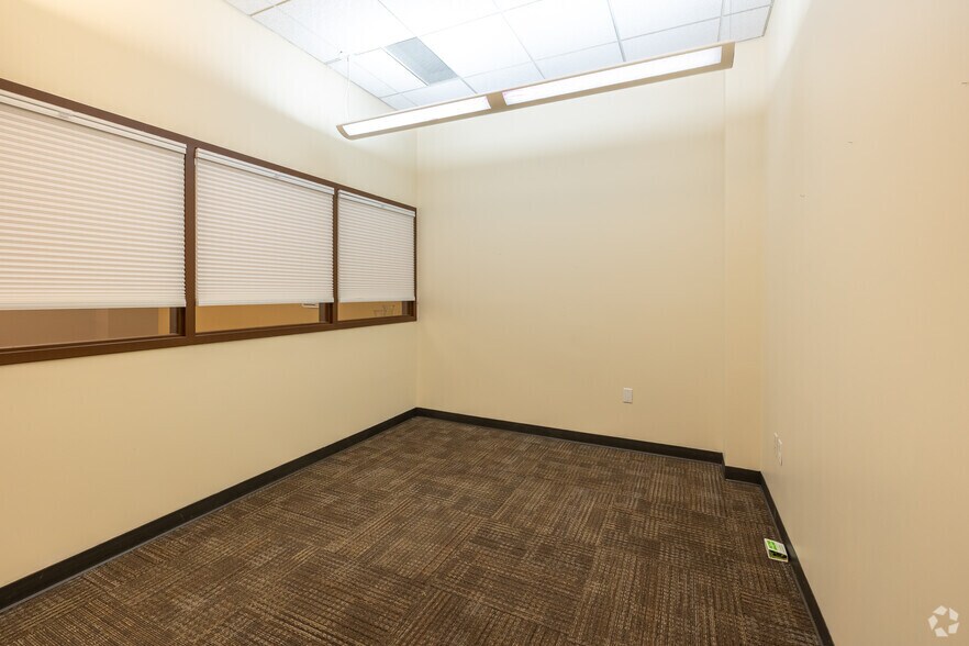 More Photos Of 4000 Quebec St, Denver General Retail For Sale