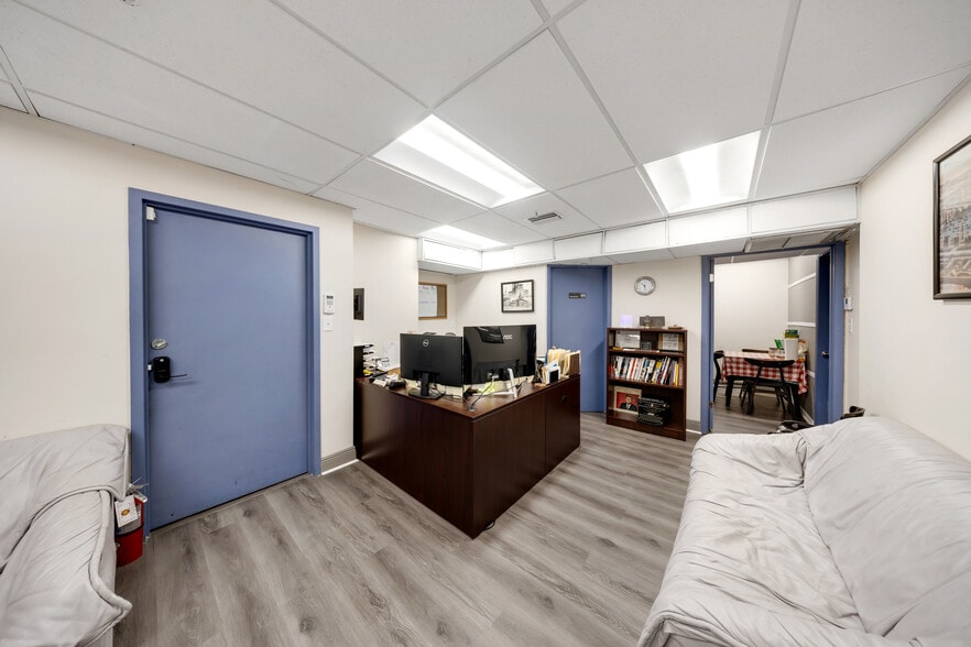 More Photos Of 7655-7669 NW 50th St, Miami Office For Sale