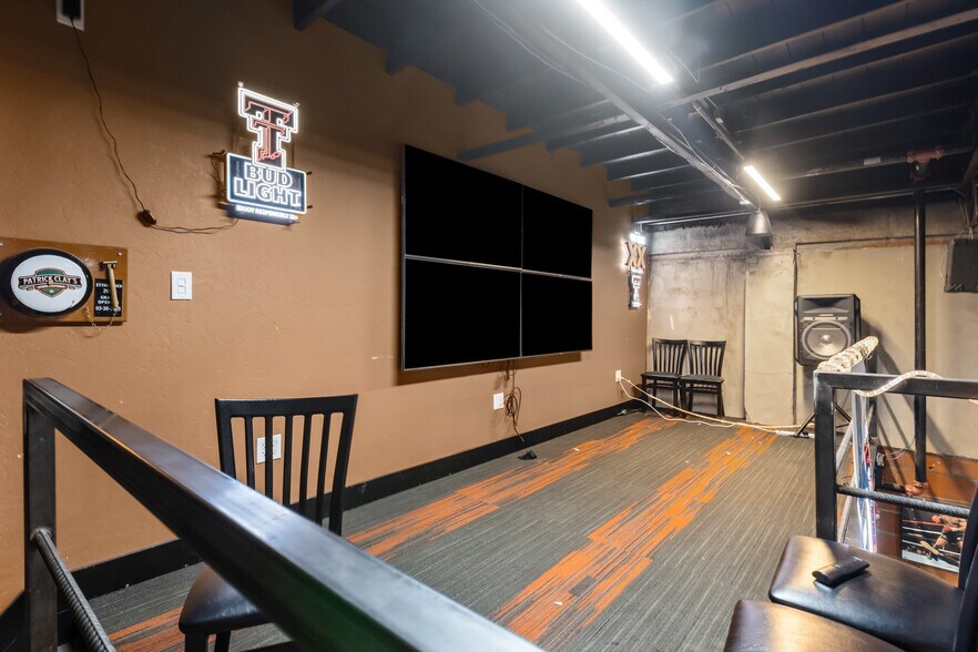 More Photos Of 418 N Grant Ave, Odessa Bar For Sale