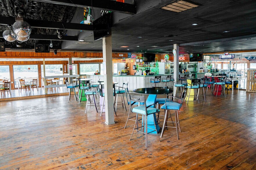 More Photos Of 371 Navaho Trl, Onalaska Hotel For Sale