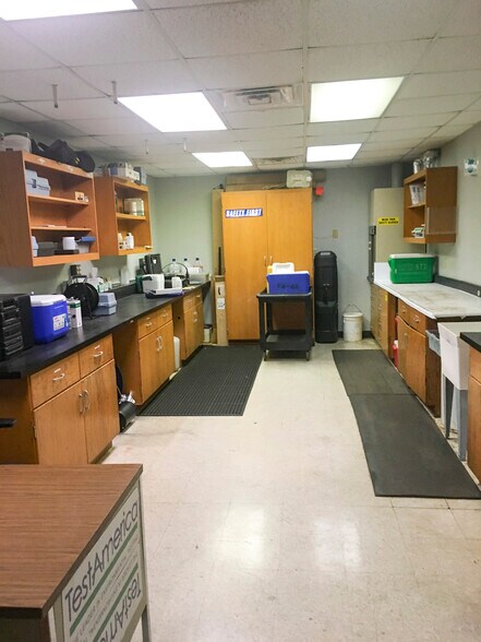 More Photos Of 2846 Industrial Plaza Dr, Tallahassee Research And Development For Lease