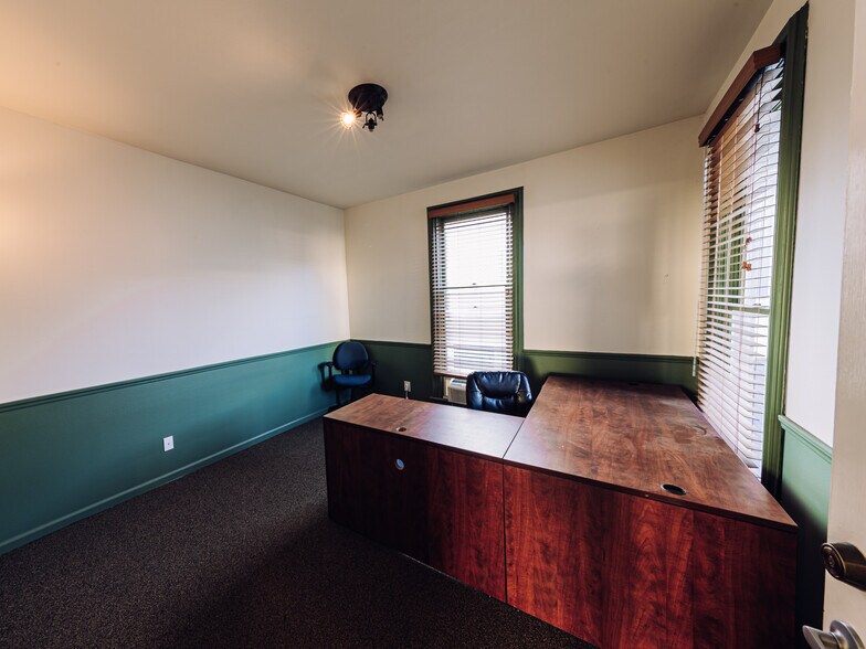More Photos Of 1318 SW 12th Ave, Portland Office For Sale