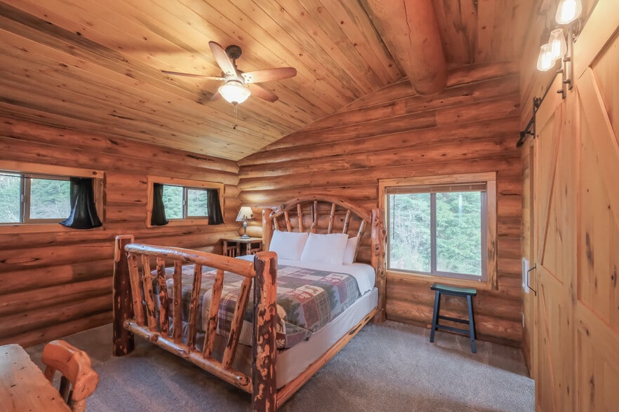 More Photos Of 6331 Lake Pointe Wy, Sweet Home Lodge Meeting Hall For Sale