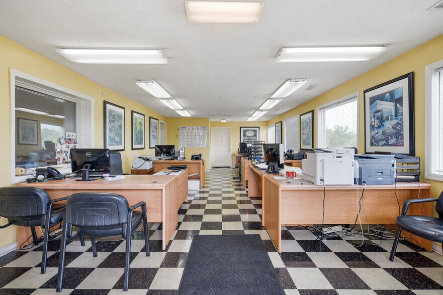 More Photos Of 545 E Main St, Hartsville Warehouse For Lease