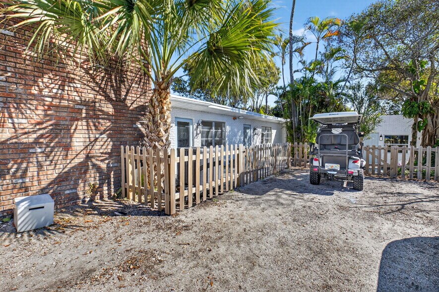 More Photos Of 825 N Federal Hwy, Delray Beach Storefront Retail Residential For Sale