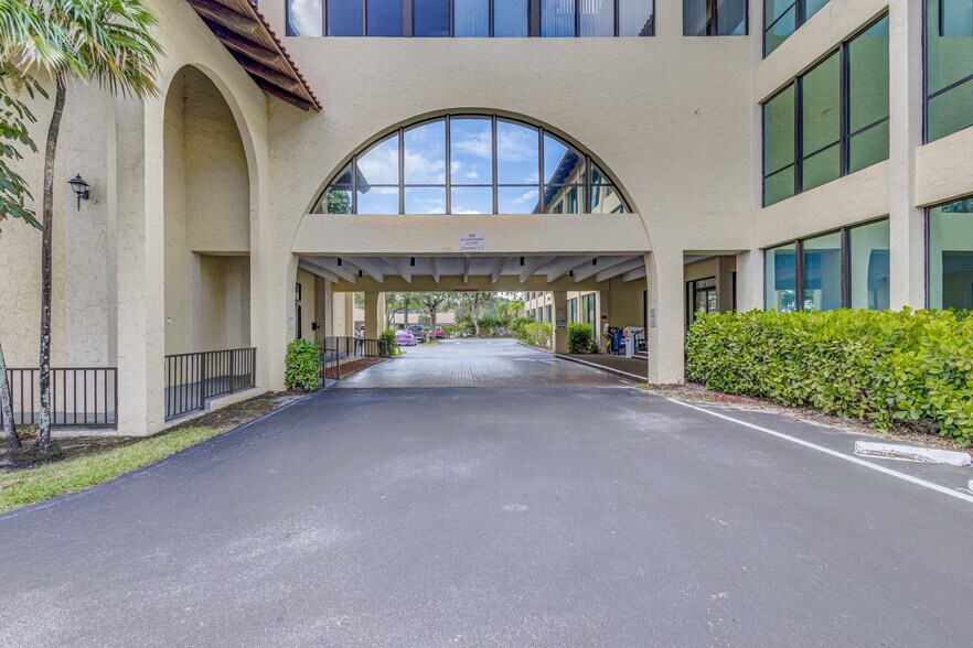More Photos Of 6801 Lake Worth Rd, Greenacres Medical For Sale