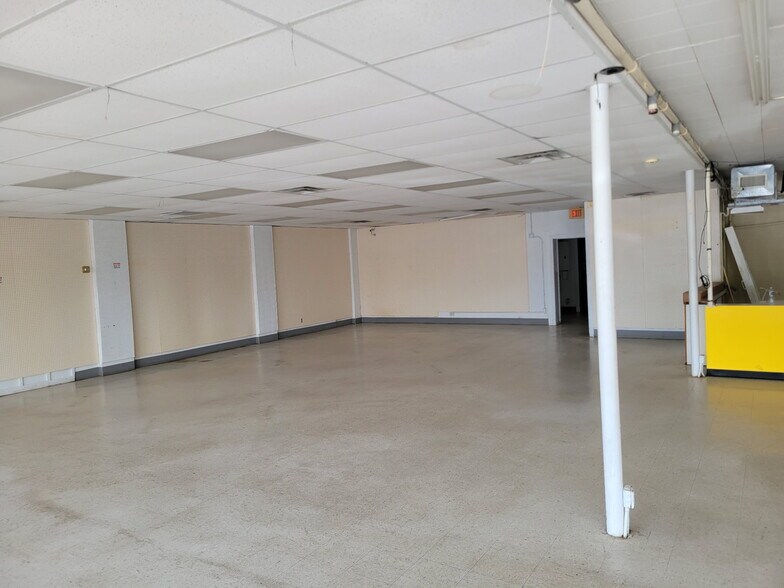 More Photos Of 2518-2536 W 13th St, Wichita Auto Repair For Lease