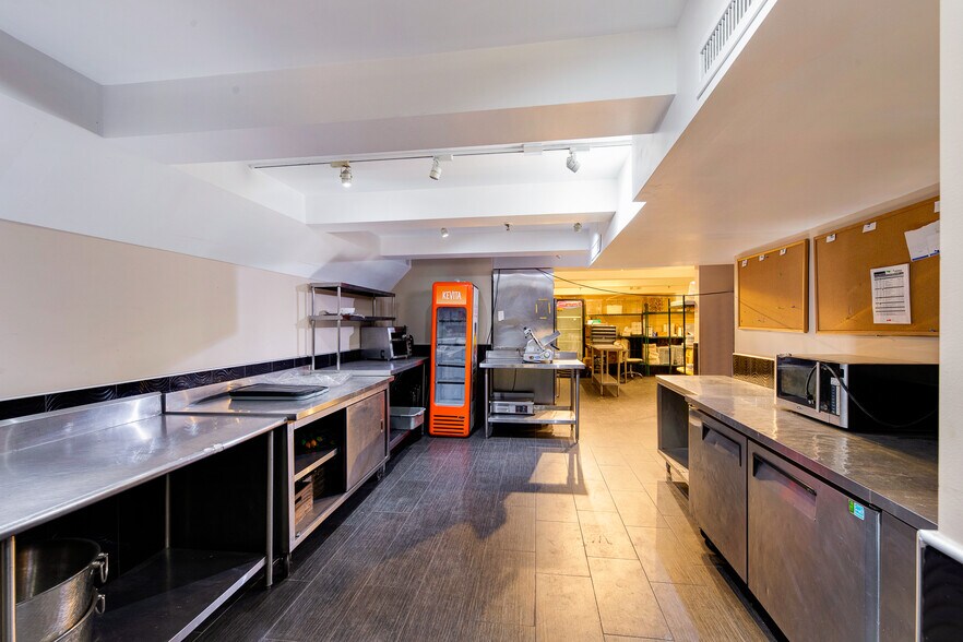 More Photos Of 348 E 49th St, New York Apartments For Lease