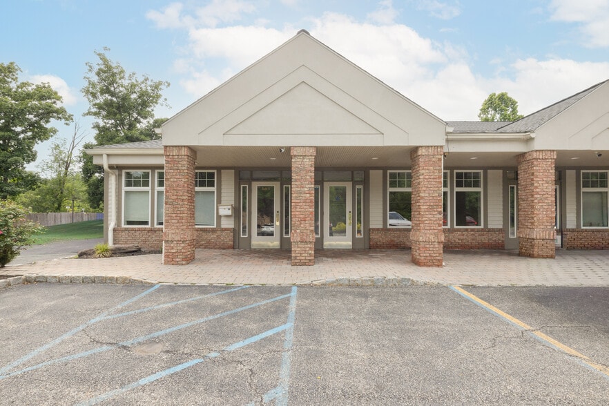 Primary Photo Of 516 NY-303, Orangeburg Medical For Lease
