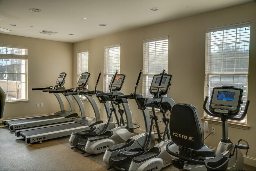 More Photos Of 1 Village Grn, Patchogue Apartments For Lease