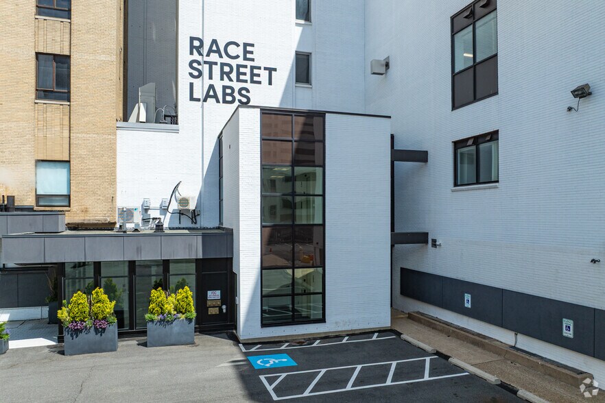 More Photos Of 201-219 N 15th St, Philadelphia Medical For Lease