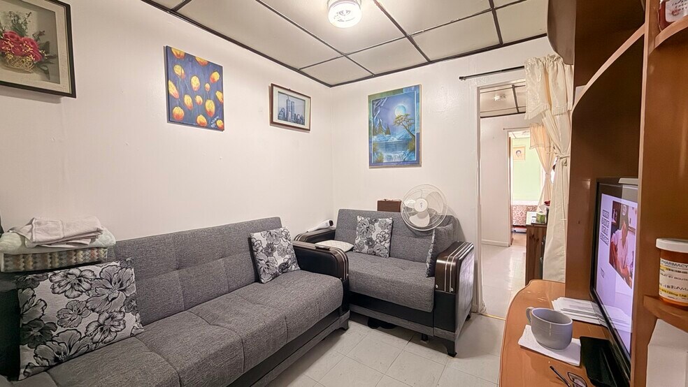 More Photos Of 208 38th St, Union City Apartments For Sale