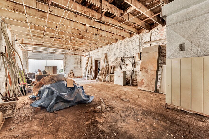 More Photos Of 504 W Commercial St, Springfield Storefront Retail Office For Sale