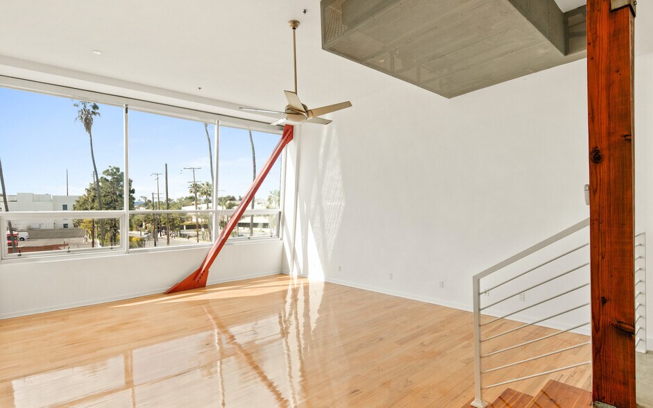 More Photos Of 615 Hampton Dr, Venice Apartments For Sale