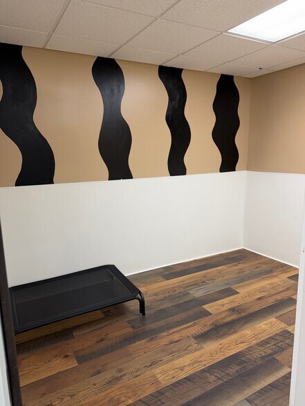 More Photos Of 104 Woodward Hill Rd, Edwardsville Office For Sale