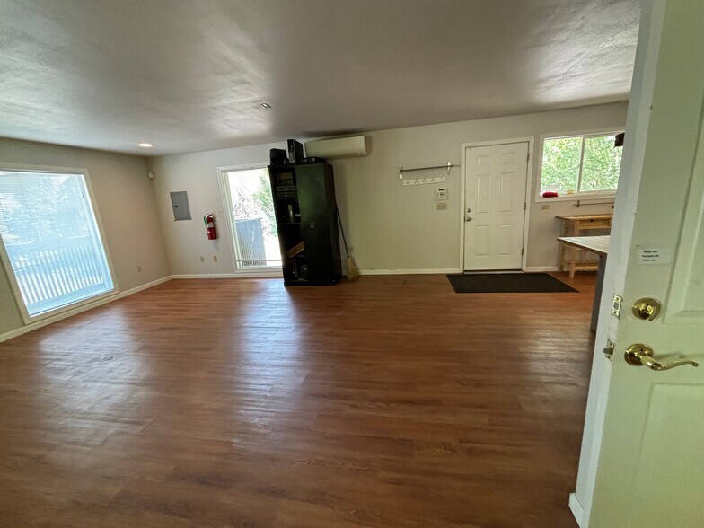 More Photos Of 15350 NE Sandy Blvd, Portland Office Residential For Sale